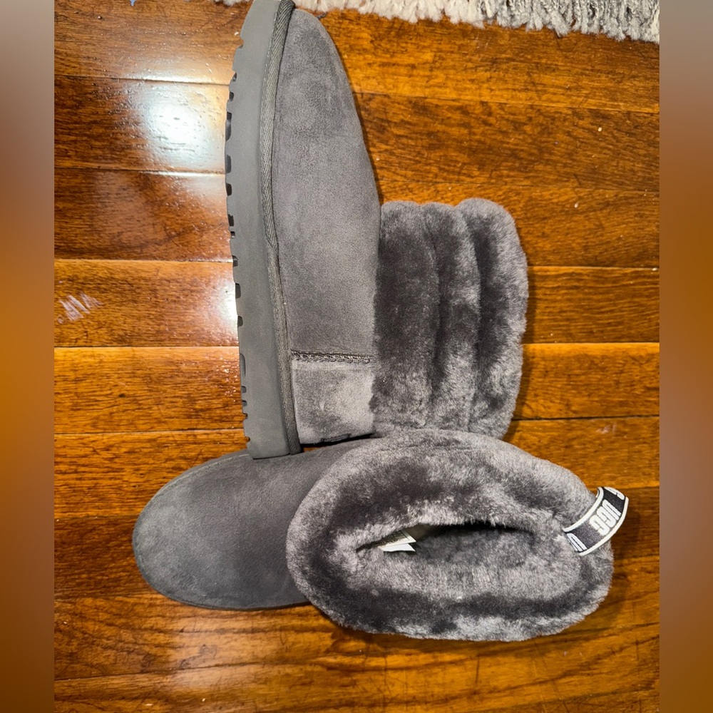 UGG Fluff Mini Quilted Boots Size 6 Charcoal Grey